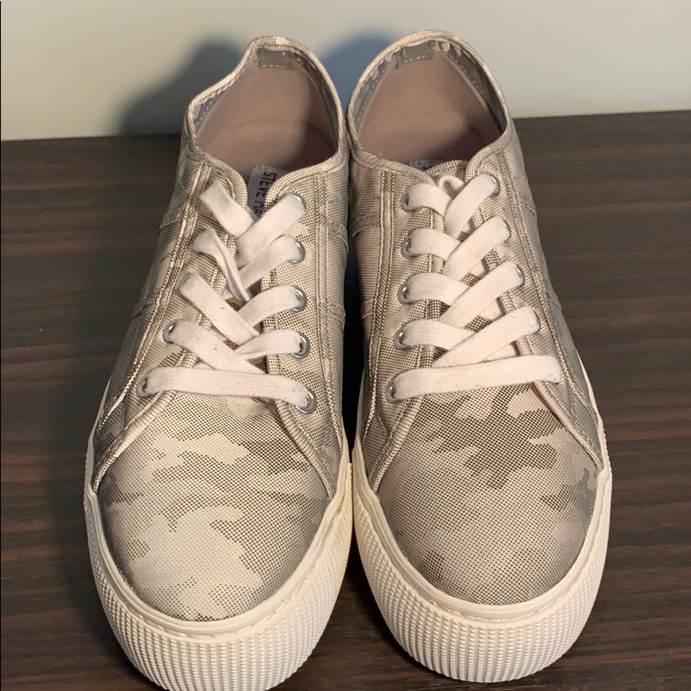 Steve Madden Emmi Sneaker